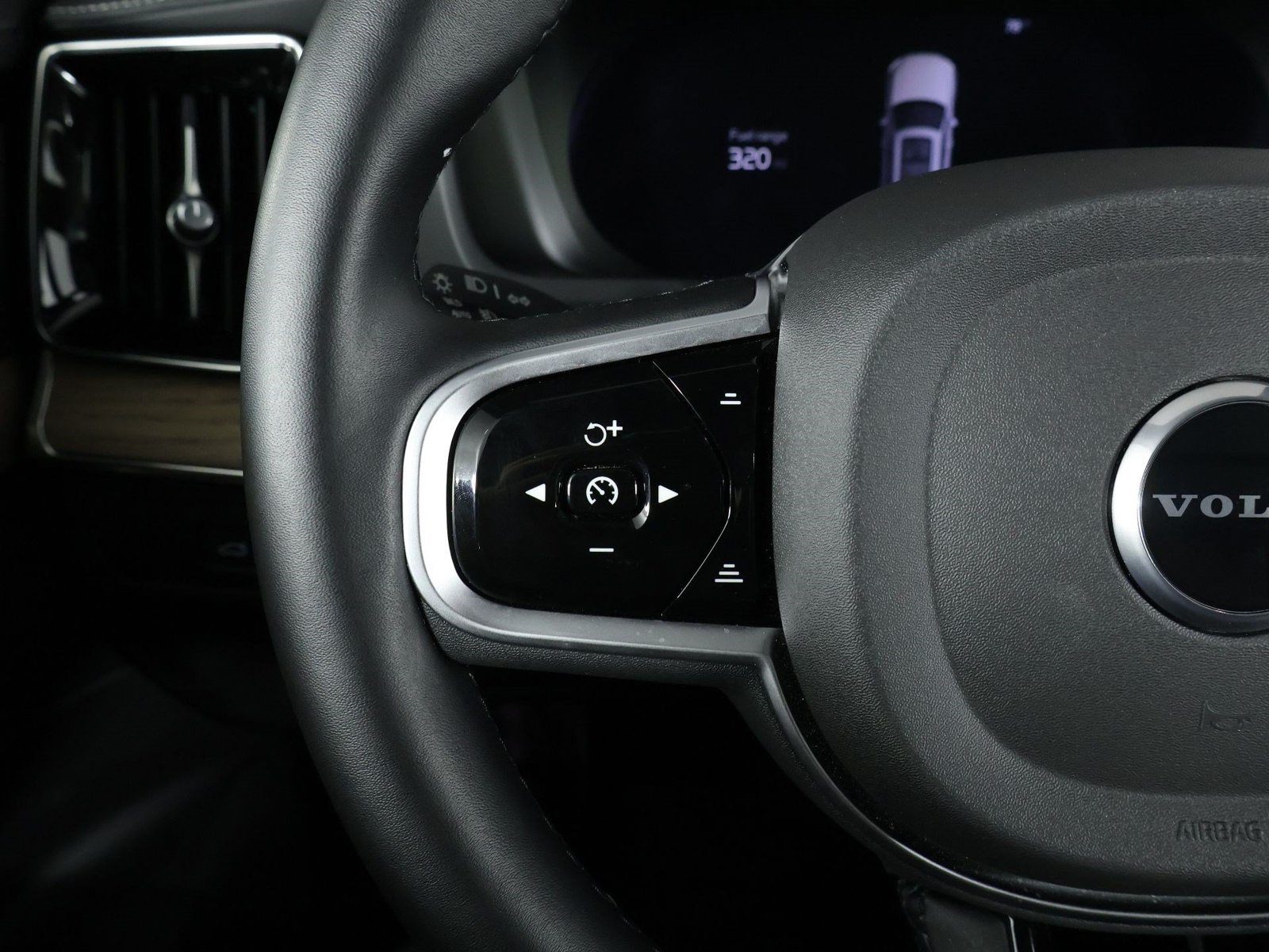 Certified 2026 Volvo XC90 B6 Plus w/ Protection Package Premier AWD/4WD image 10
