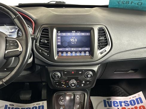 Used 2018 Jeep Compass Trailhawk w/ Leather Interior Group AWD/4WD image 28