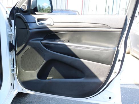 Used 2019 Jeep Grand Cherokee Altitude image 44