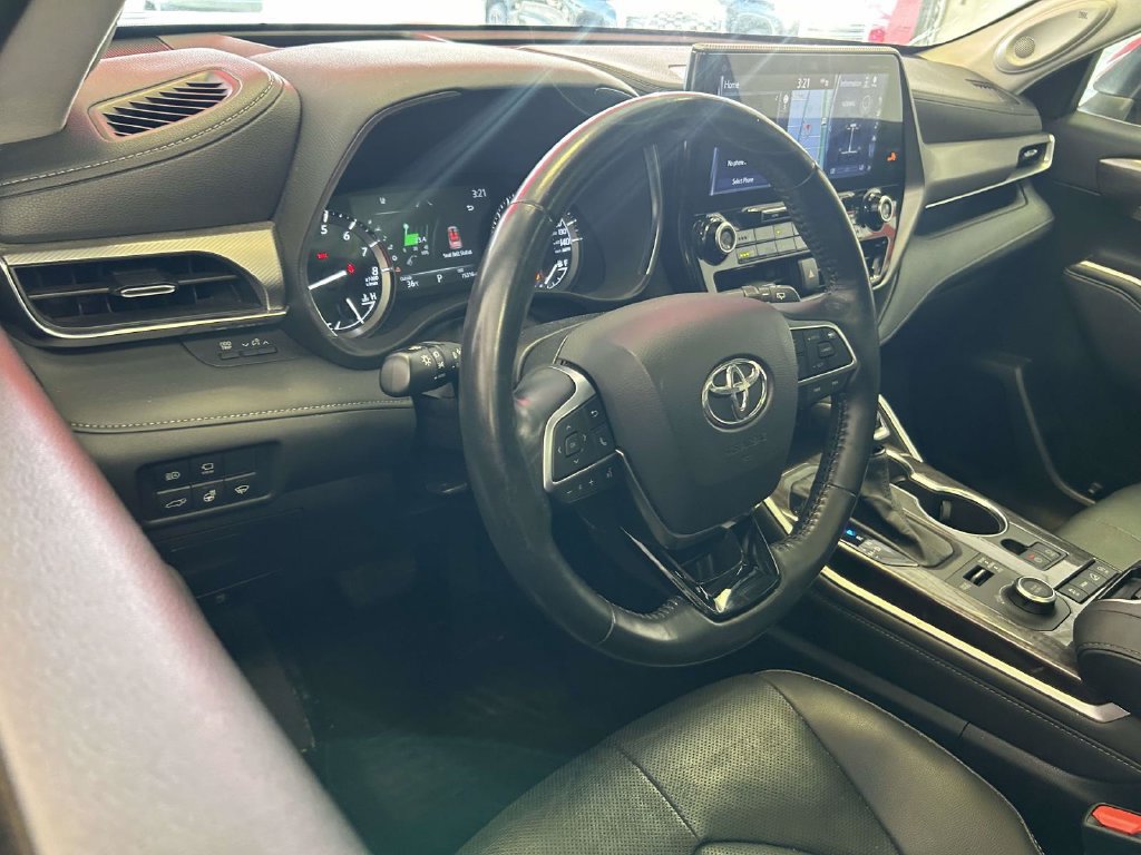 Used 2021 Toyota Highlander Platinum AWD/4WD image 12
