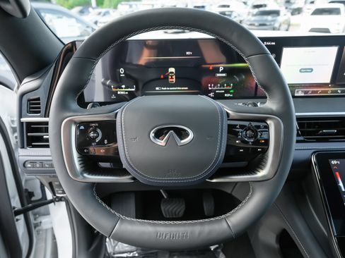 Certified 2026 INFINITI QX80 4WD image 9
