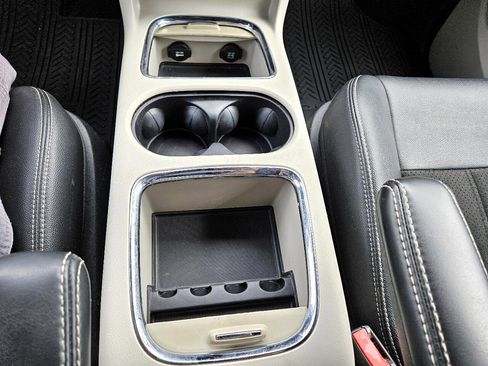 Used 2019 Dodge Grand Caravan SXT image 44