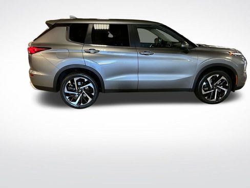 Used 2024 Mitsubishi Outlander SE image 6