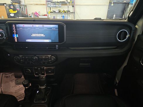 Used 2026 Jeep Wrangler Unlimited Sahara AWD/4WD image 20