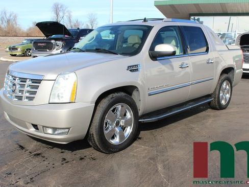 Used 2007 Cadillac Escalade EXT w/ Information Package AWD/4WD image 1