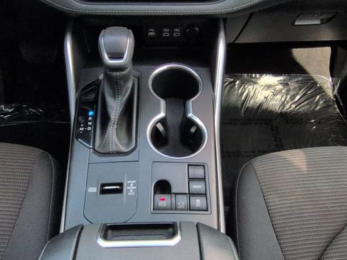 Used 2023 Toyota Highlander LE FWD image 15