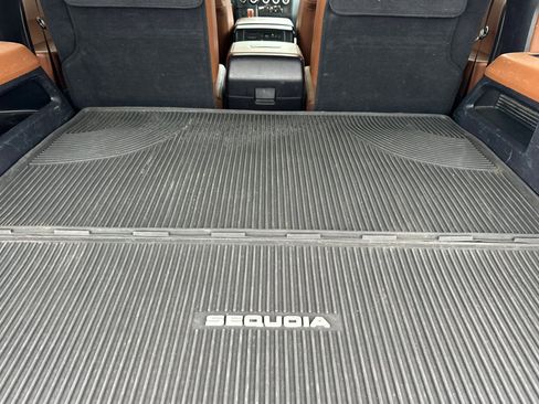 Used 2021 Toyota Sequoia Platinum AWD/4WD image 17