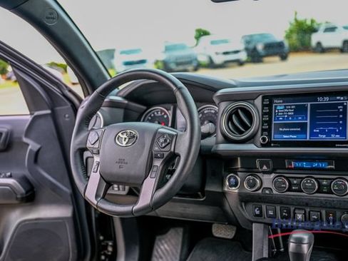 Used 2023 Toyota Tacoma TRD Off-Road w/ Technology Package AWD/4WD image 15