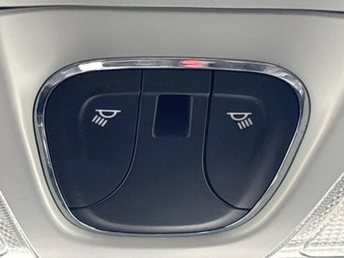 Used 2019 Jeep Cherokee Limited FWD image 33