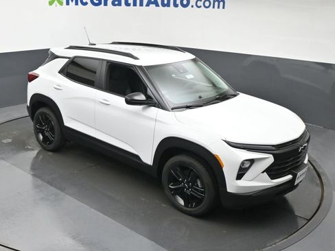 New 2026 Chevrolet TrailBlazer LT w/ Convenience Package AWD/4WD image 3