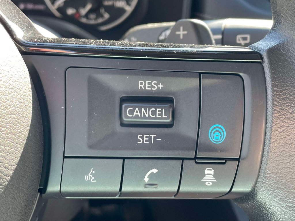 Used 2023 Nissan Rogue SV AWD/4WD image 30