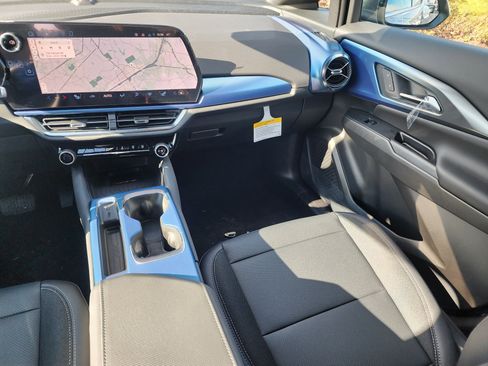 New 2026 Chevrolet Equinox EV LT image 19