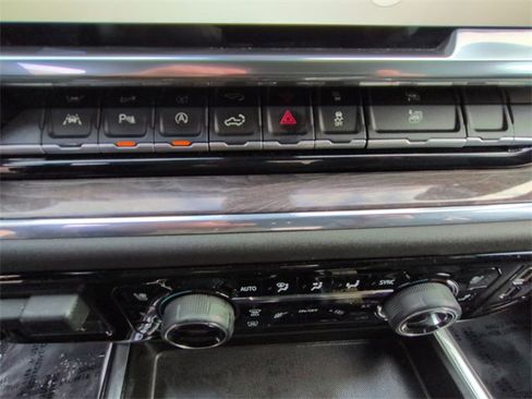 Used 2024 Chevrolet Silverado 1500 LTZ image 35