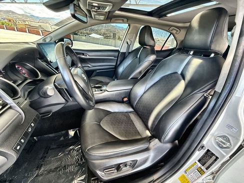 Used 2022 Toyota Camry XSE image 11