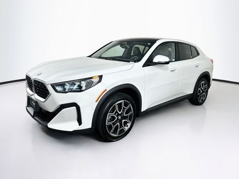 Used 2026 BMW X2 xDrive28i AWD/4WD image 3