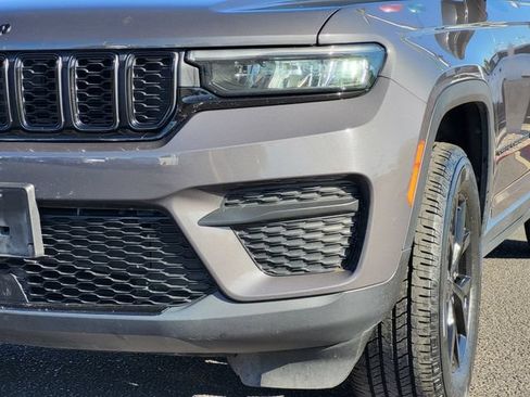 Used 2024 Jeep Grand Cherokee Altitude AWD/4WD image 5