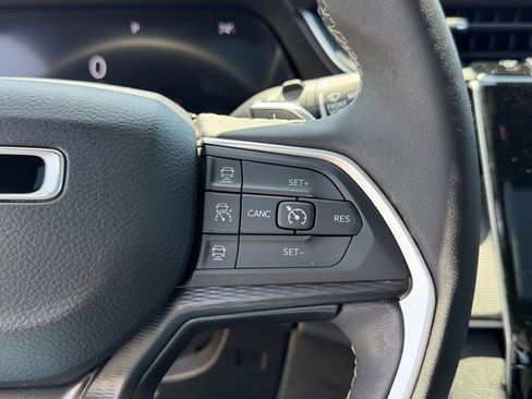 Used 2023 Jeep Grand Cherokee Altitude AWD/4WD image 19
