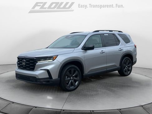 Certified 2025 Honda Pilot Sport image 4