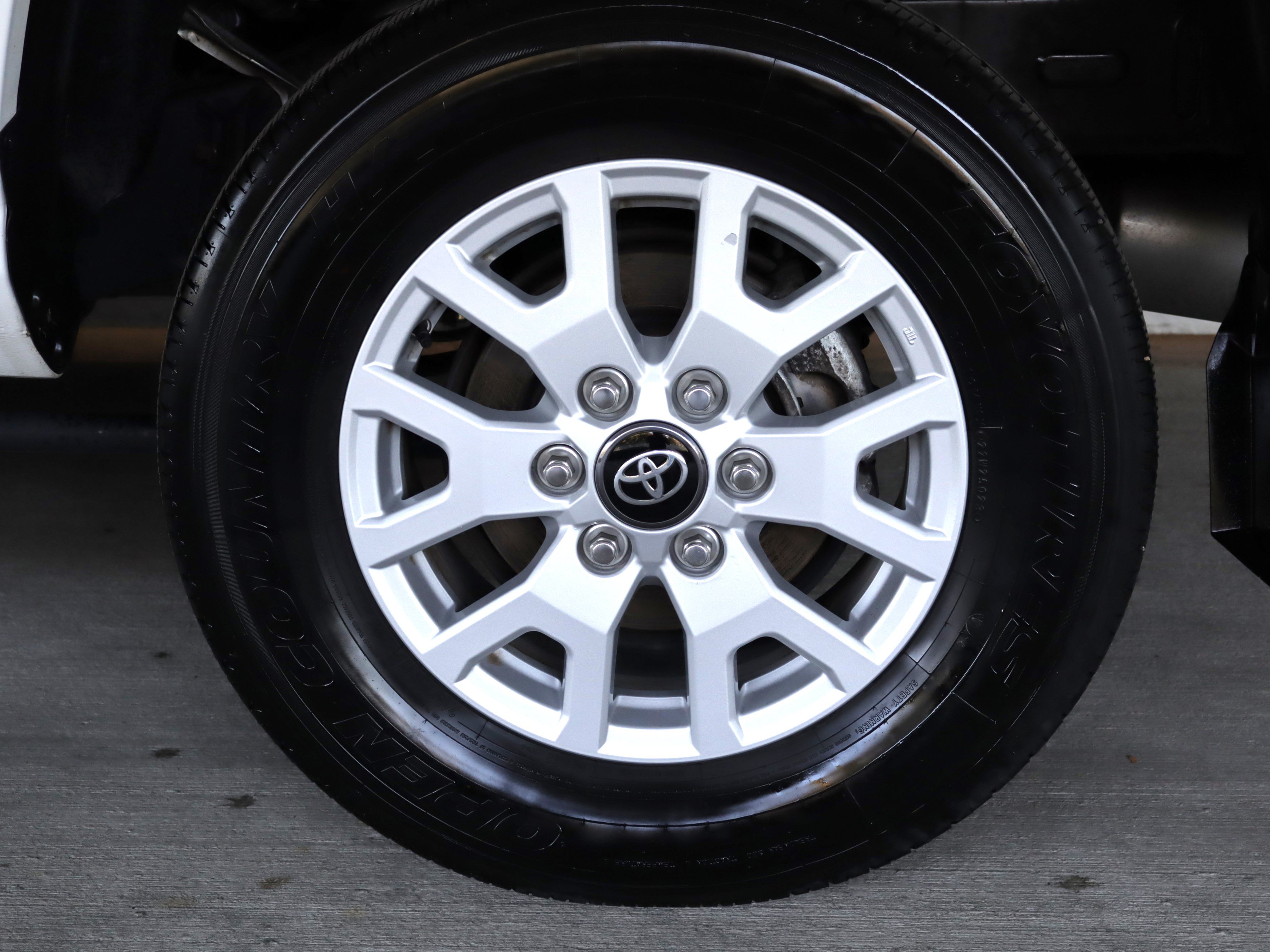 Used 2024 Toyota Tacoma SR5 AWD/4WD image 27