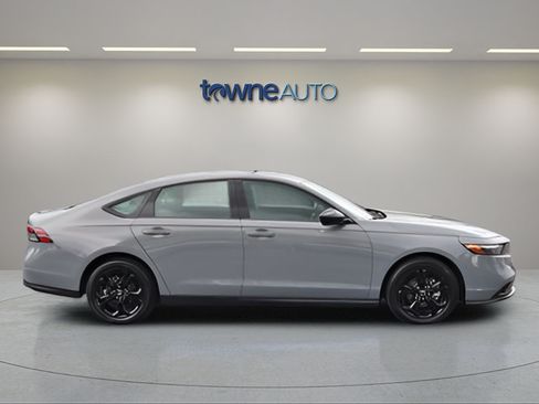 Used 2025 Honda Accord SE image 6