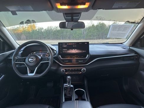 Used 2024 Nissan Altima 2.5 SR w/ SR Premium Package image 14