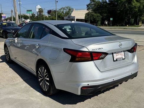 Used 2025 Nissan Altima 2.5 SV FWD image 6