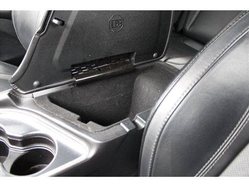 Used 2015 Dodge Challenger SXT Plus image 33