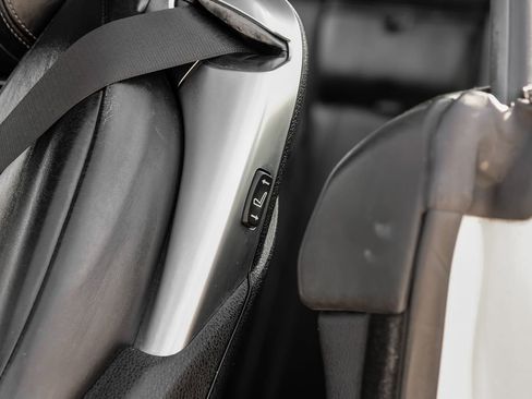 Used 2018 BMW M4 Convertible RWD image 43