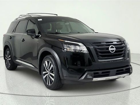 Used 2024 Nissan Pathfinder Platinum w/ Lighting Package (N92) AWD/4WD image 1