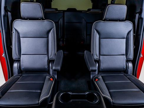 Used 2026 Chevrolet Suburban Premier AWD/4WD image 34