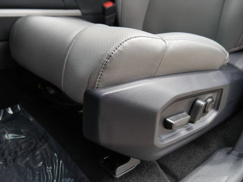 Used 2026 Toyota Tundra Limited AWD/4WD image 12