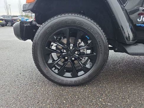 Used 2022 Jeep Wrangler Unlimited Sahara w/ Cold Weather Group image 30