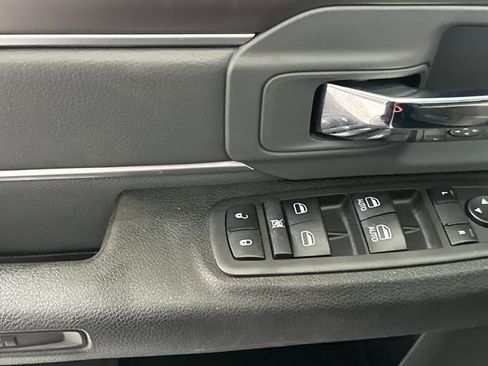 Used 2021 RAM 1500 Classic SLT AWD/4WD image 15