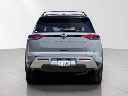 Used 2024 Nissan Pathfinder SL FWD image 4