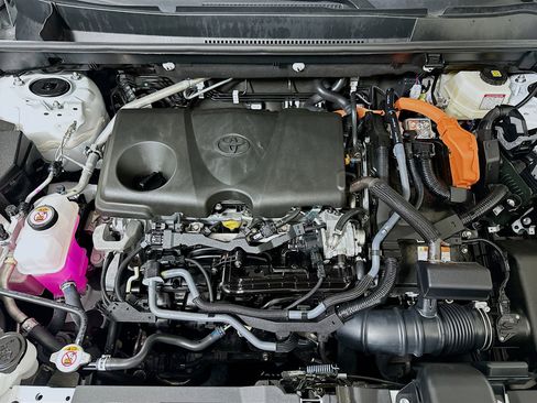 Used 2025 Toyota RAV4 XLE image 32