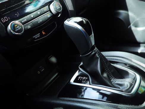 Used 2022 Nissan Rogue Sport SV image 51