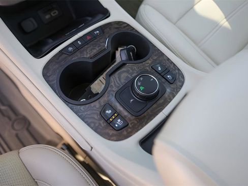 Used 2021 GMC Acadia Denali w/ Denali Technology Package image 20