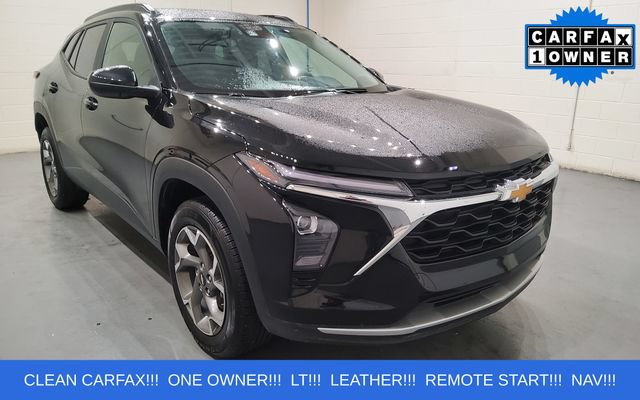 Used 2025 Chevrolet Trax LT FWD image 1