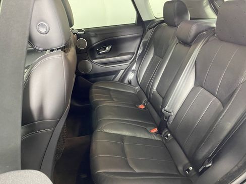 Used 2019 Land Rover Range Rover Evoque SE Premium image 26