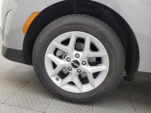 Used 2025 Kia Soul LX FWD image 31