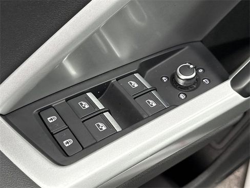 Used 2024 Audi Q3 2.0T Premium image 29