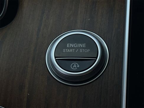 Used 2023 Mercedes-Benz C 300 Sedan image 19