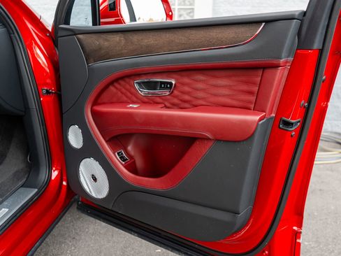 Used 2024 Bentley Bentayga Extended Wheelbase image 42