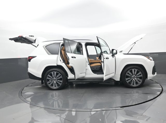 Used 2024 Lexus LX 600 4WD w/ Appearance Package image 31