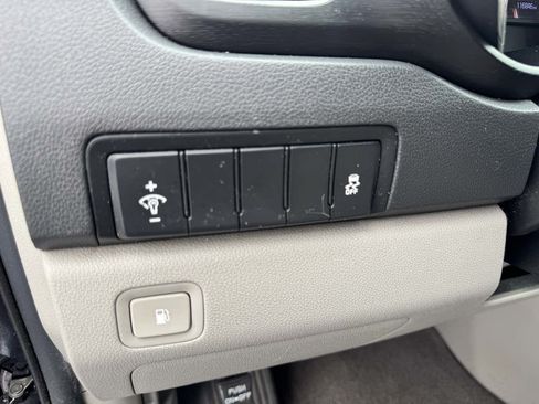 Used 2019 Kia Sedona L FWD image 39