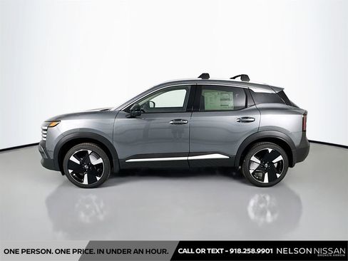New 2026 Nissan Kicks SR w/ SR Premium Package FWD image 8