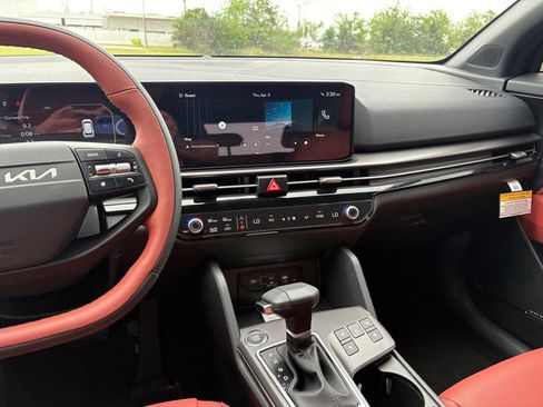 New 2026 Kia Sportage SX image 14