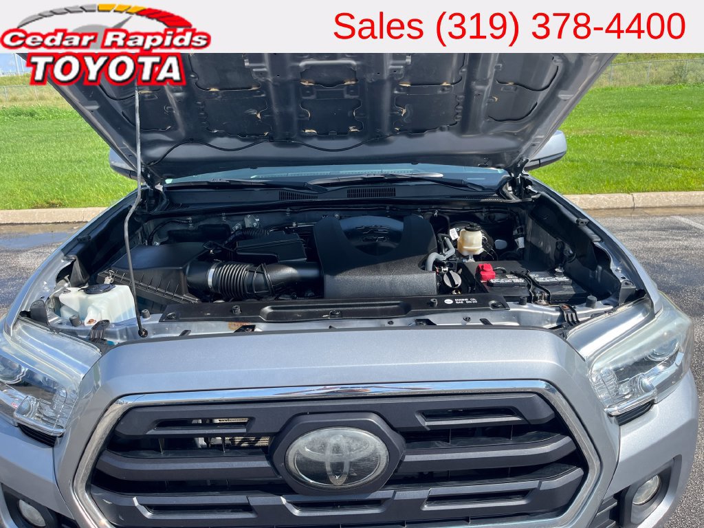 Used 2018 Toyota Tacoma SR5 w/ Four Season Floor Mat Package AWD/4WD image 21