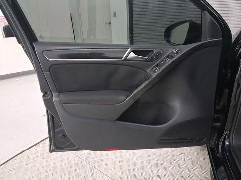 Used 2013 Volkswagen Golf 4-Door image 18