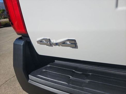 Certified 2024 Toyota Tacoma SR image 5